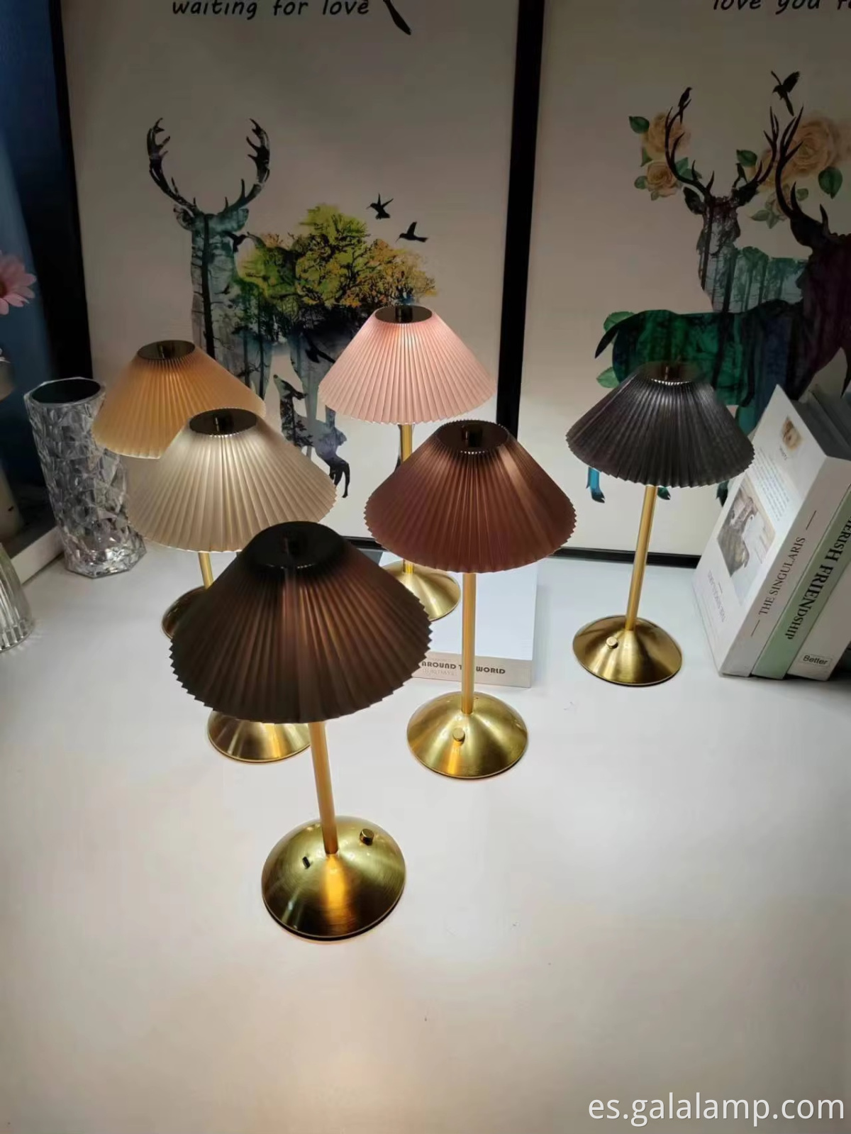 lámpara-de-mesa-led-de-tela-metal-de-lujo-2 luxury-metal-fabric-led-table-lamp-2